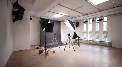 Blackout photography and film studio – 5 mins from Barbican