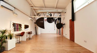 450sqft Fully Equipped London Photo Studio Hire - Photo/Film/Casting etc