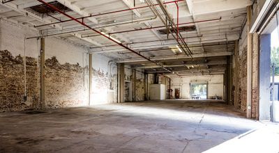 HUGE VINTAGE EXPOSED BRICK INDUSTRIAL WAREHOUSE / DRIVE RIGHT IN LOADING / EQUIPMENT ON SITE
