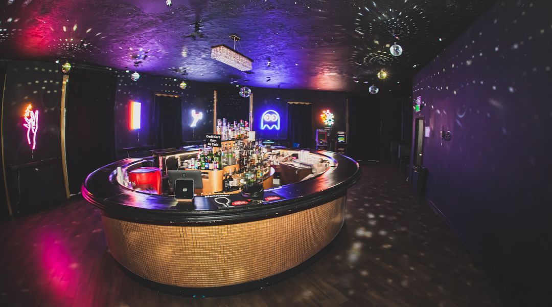 Funky Retro Bar & Lounge